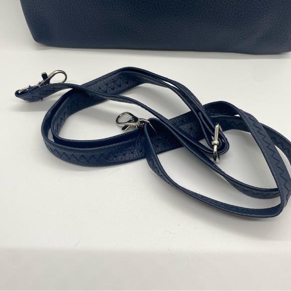 New York Yankees purse from New York Yankee franchise with detachable strap. - Picture 3 of 10